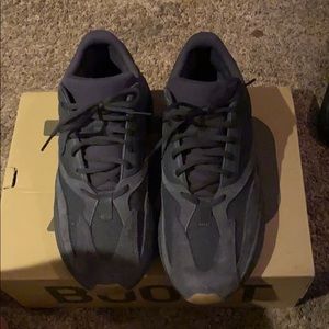 COPY - yeezy 700 Utility Black